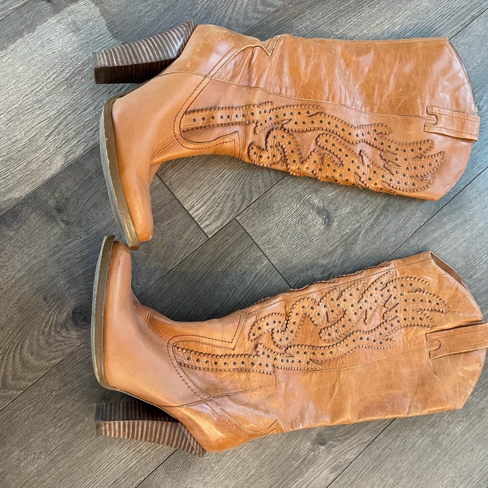 Jessica Simpson Abilene Alan cowboys boots. Size 8